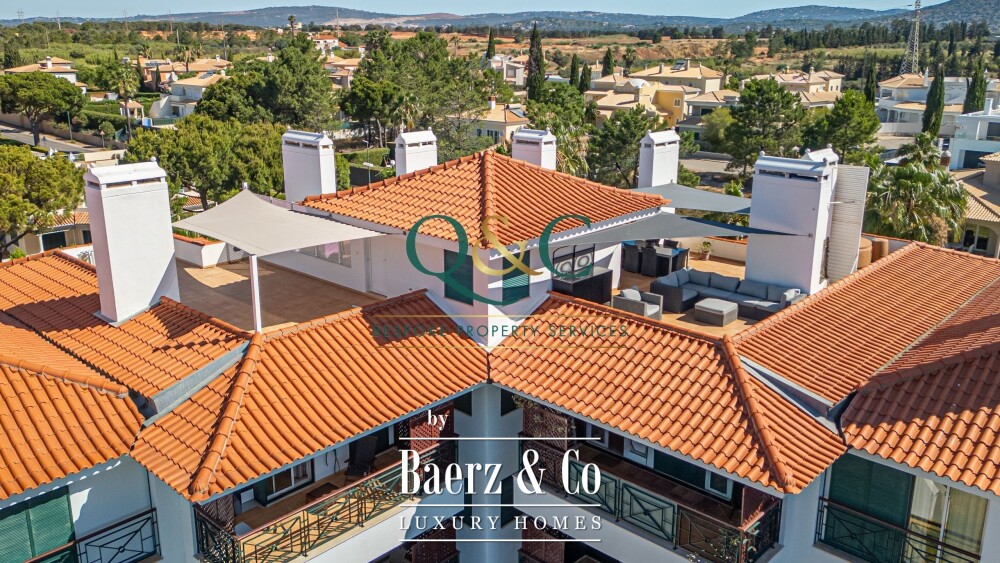 Beautiful luxury home in Quarteira, Vila Sol image