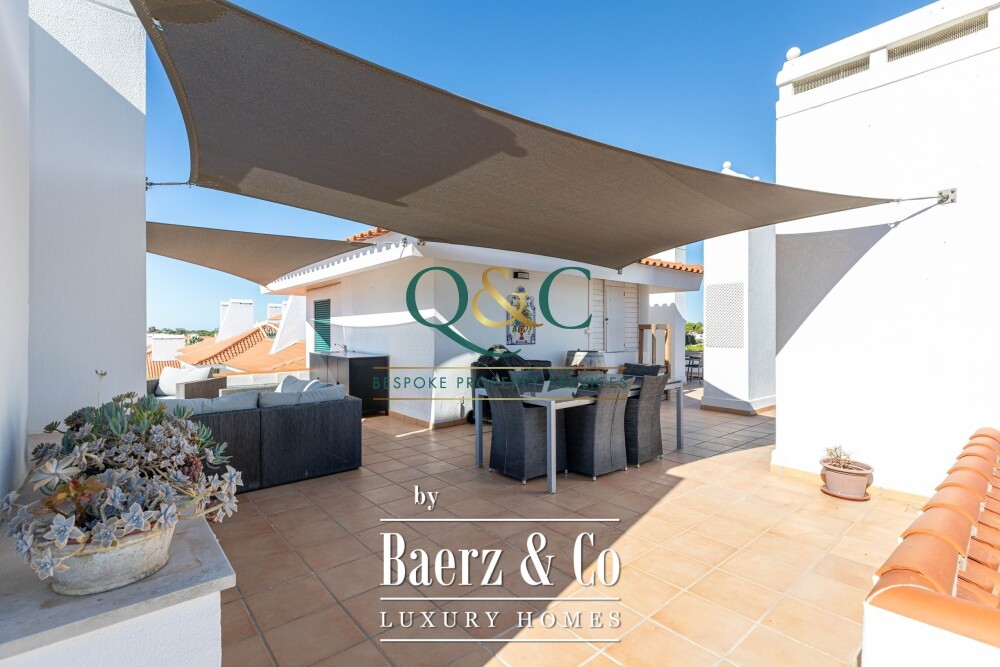 Beautiful luxury home in Quarteira, Vila Sol image