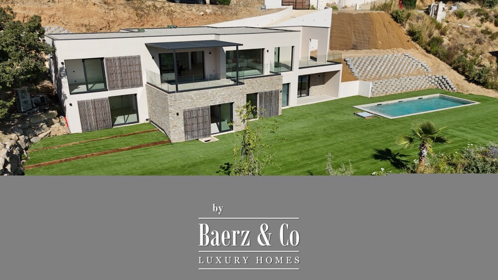 Grimaud — Sea-View Luxury Villa with Five Bedrooms and Pool image