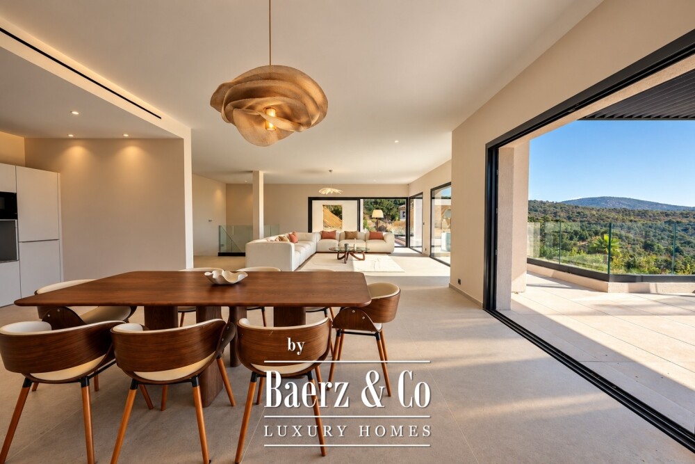 Grimaud — Sea-View Luxury Villa with Five Bedrooms and Pool image