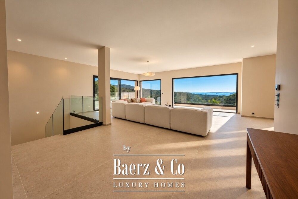 Grimaud — Sea-View Luxury Villa with Five Bedrooms and Pool image