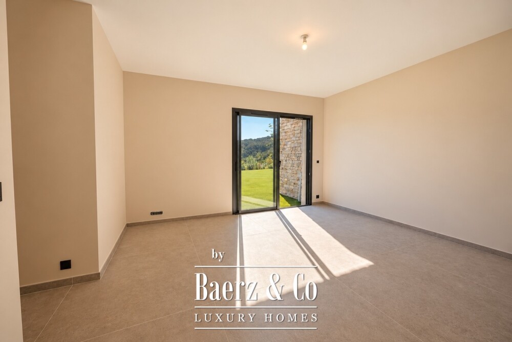 Grimaud — Sea-View Luxury Villa with Five Bedrooms and Pool image