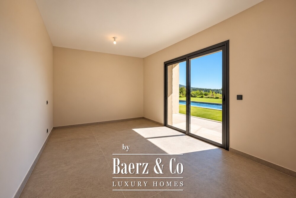 Grimaud — Sea-View Luxury Villa with Five Bedrooms and Pool image