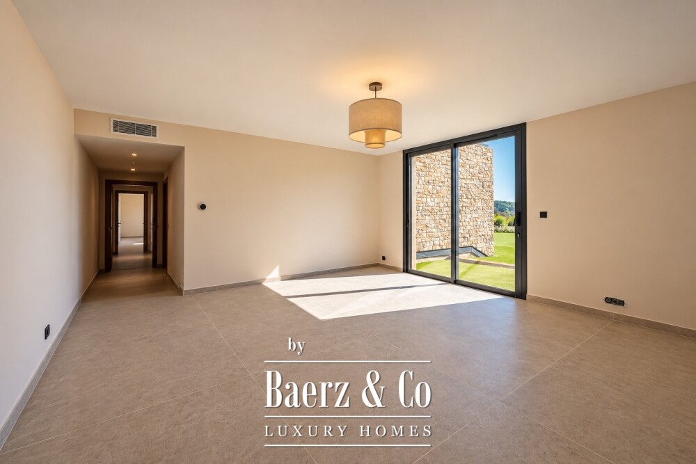 Grimaud — Sea-View Luxury Villa with Five Bedrooms and Pool image