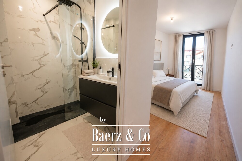 Saint-Raphaël town centre – 105 m² apartment with sea-view balconies image
