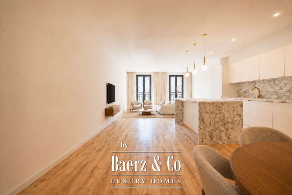 Saint-Raphaël town centre – 105 m² apartment with sea-view balconies image