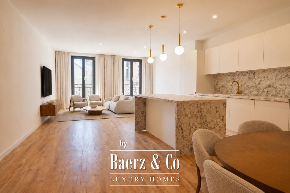 Saint-Raphaël town centre – 105 m² apartment with sea-view balconies image