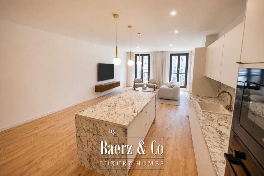 Saint-Raphaël town centre – 105 m² apartment with sea-view balconies image