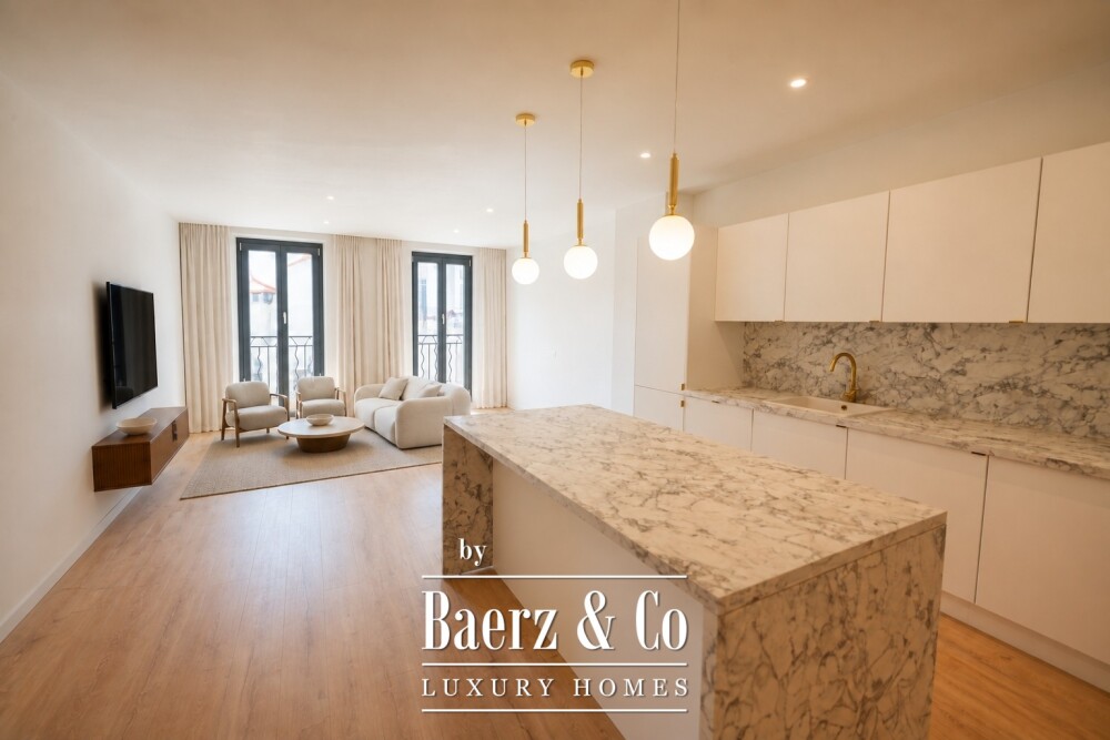 Saint-Raphaël town centre – 105 m² apartment with sea-view balconies image