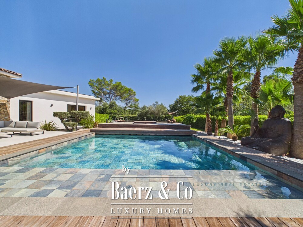 Charming Villa with Garden in Draguignan, France image