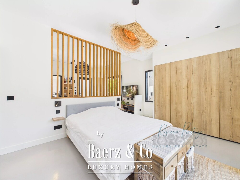 Charming Villa with Garden in Draguignan, France image