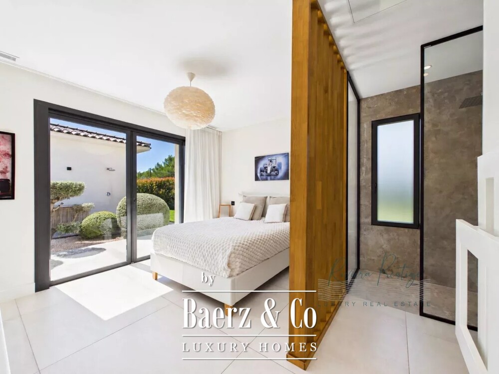Charming Villa with Garden in Draguignan, France image