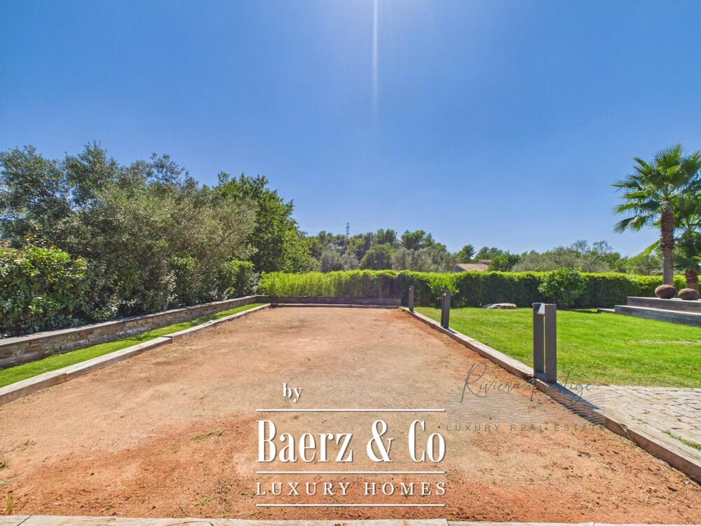 Charming Villa with Garden in Draguignan, France image