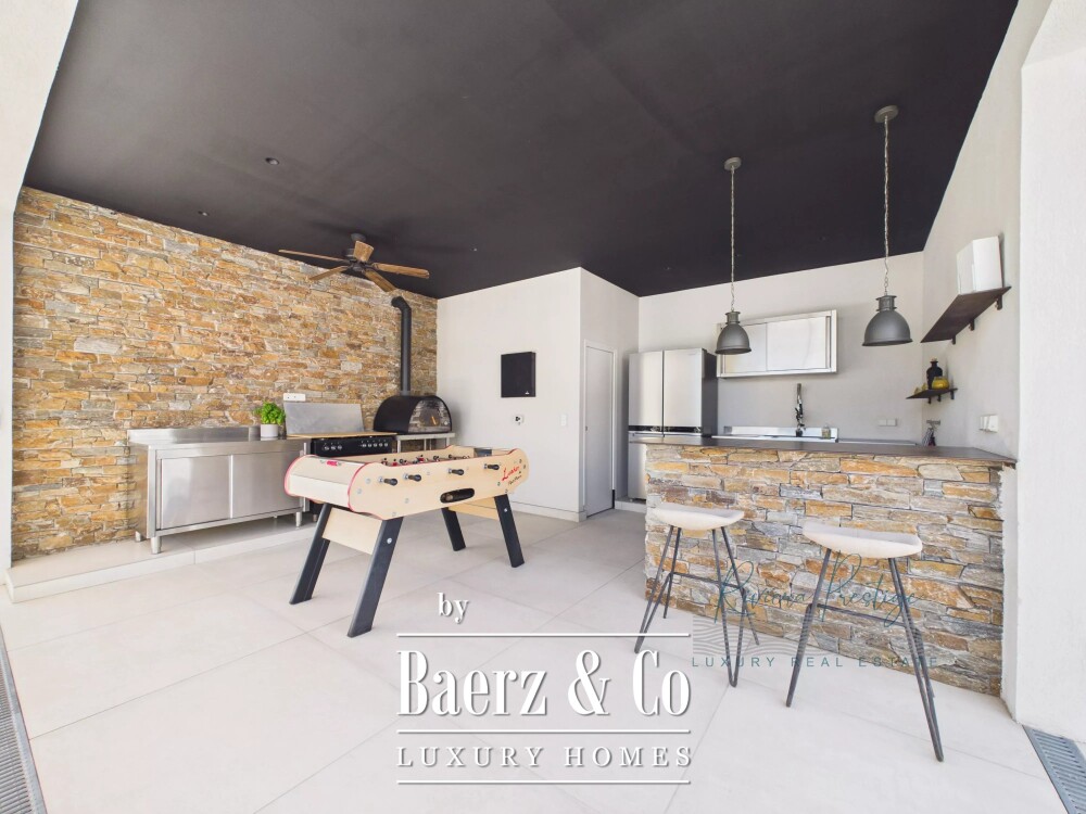 Charming Villa with Garden in Draguignan, France image