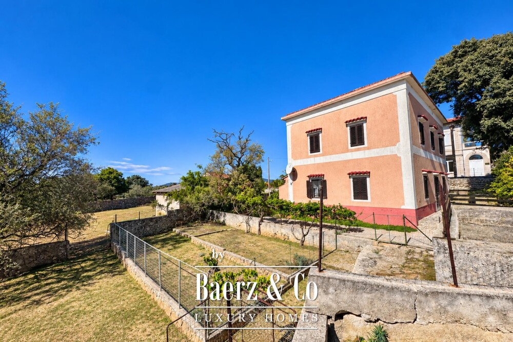 Island of Cres, Punta Križa, 280 m² house for renovation on a spacious 3,150 m² plot image