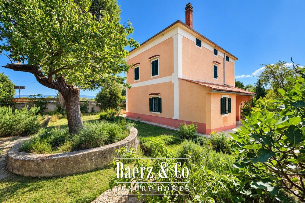 Island of Cres, Punta Križa, 280 m² house for renovation on a spacious 3,150 m² plot image