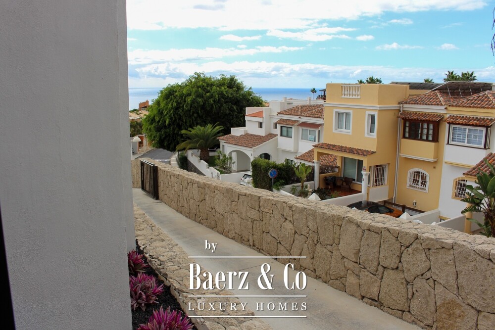 Exclusive 2-bedroom villa in a 5* complex Costa Adeje image