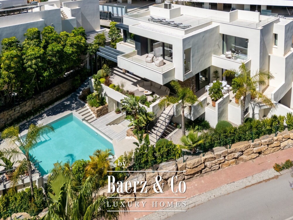 Villa - New Golden Mile - Estepona East - Ref: 8739 image