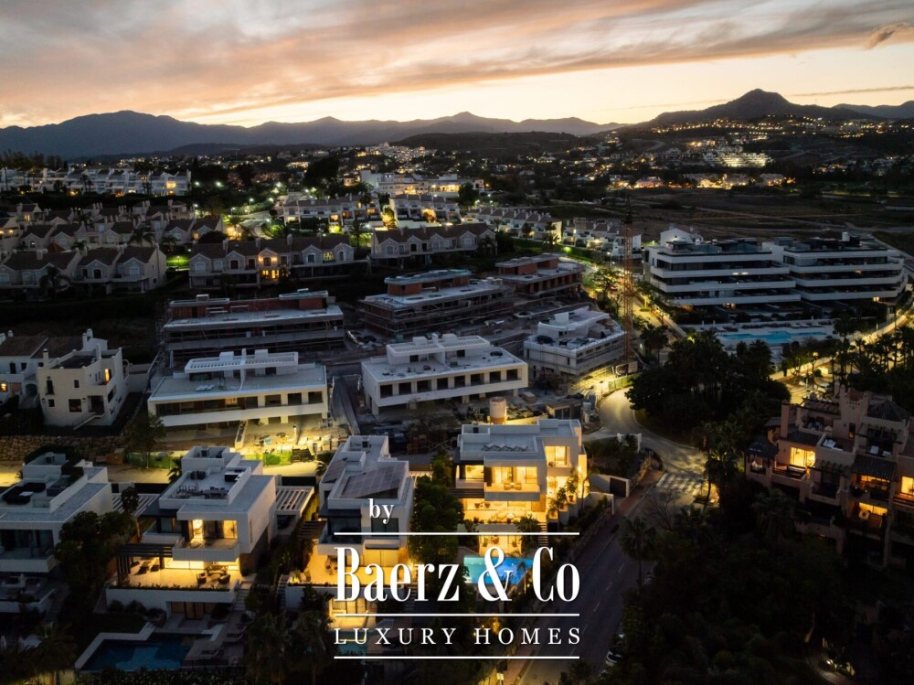 Villa - New Golden Mile - Estepona East - Ref: 8739 image