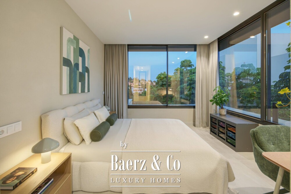 Villa - New Golden Mile - Estepona East - Ref: 8739 image