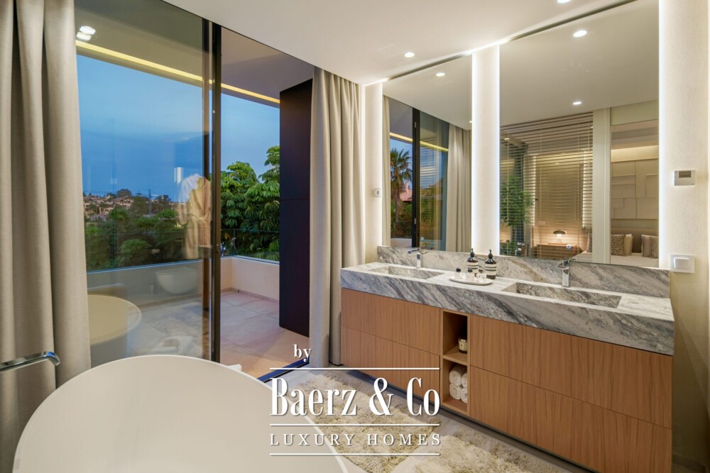 Villa - New Golden Mile - Estepona East - Ref: 8739 image
