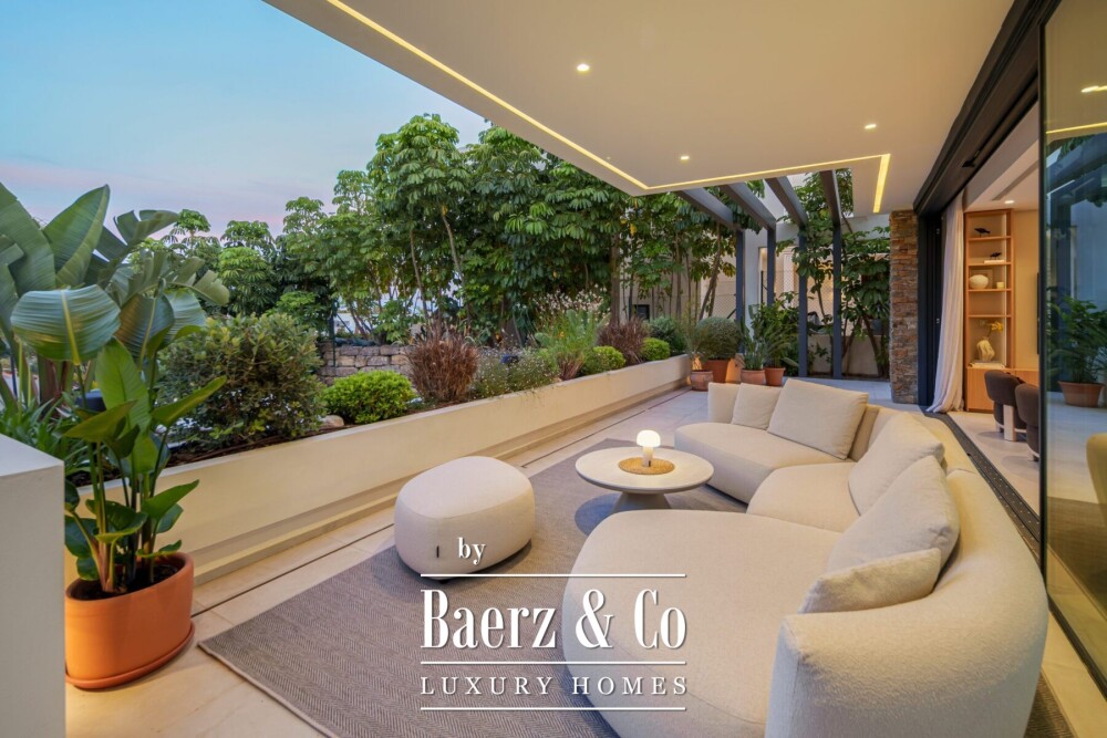 Villa - New Golden Mile - Estepona East - Ref: 8739 image