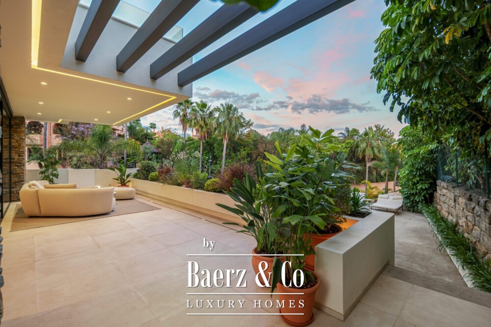 Villa - New Golden Mile - Estepona East - Ref: 8739 image