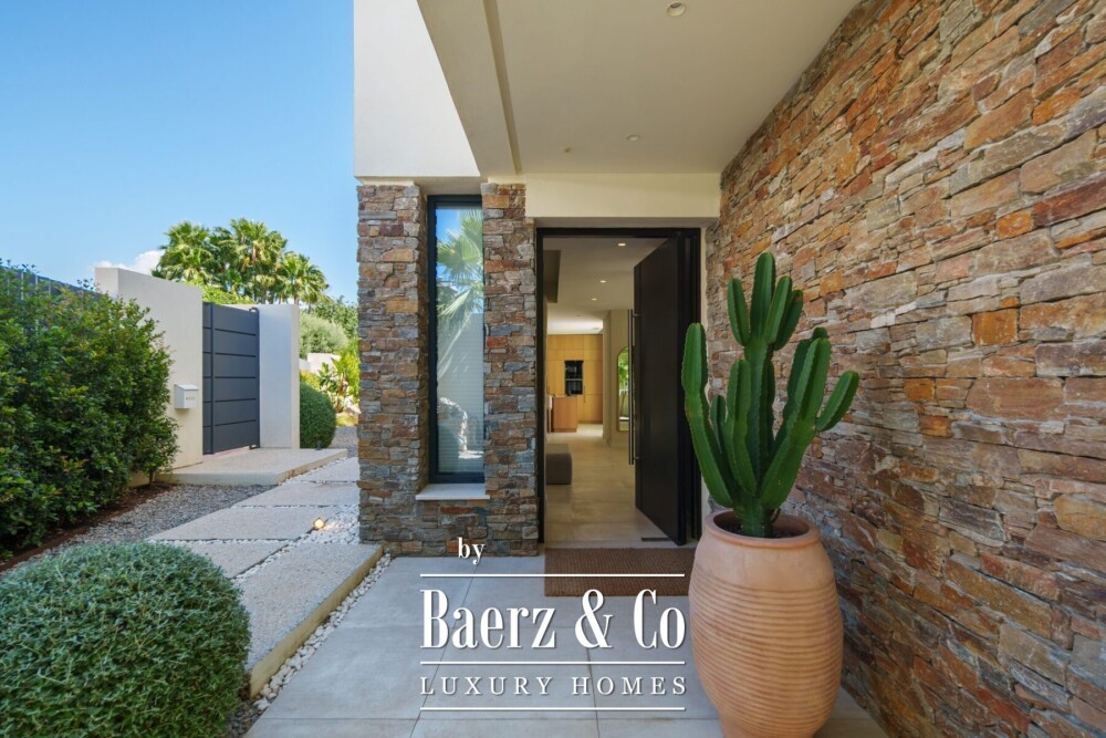 Villa - New Golden Mile - Estepona East - Ref: 8739 image