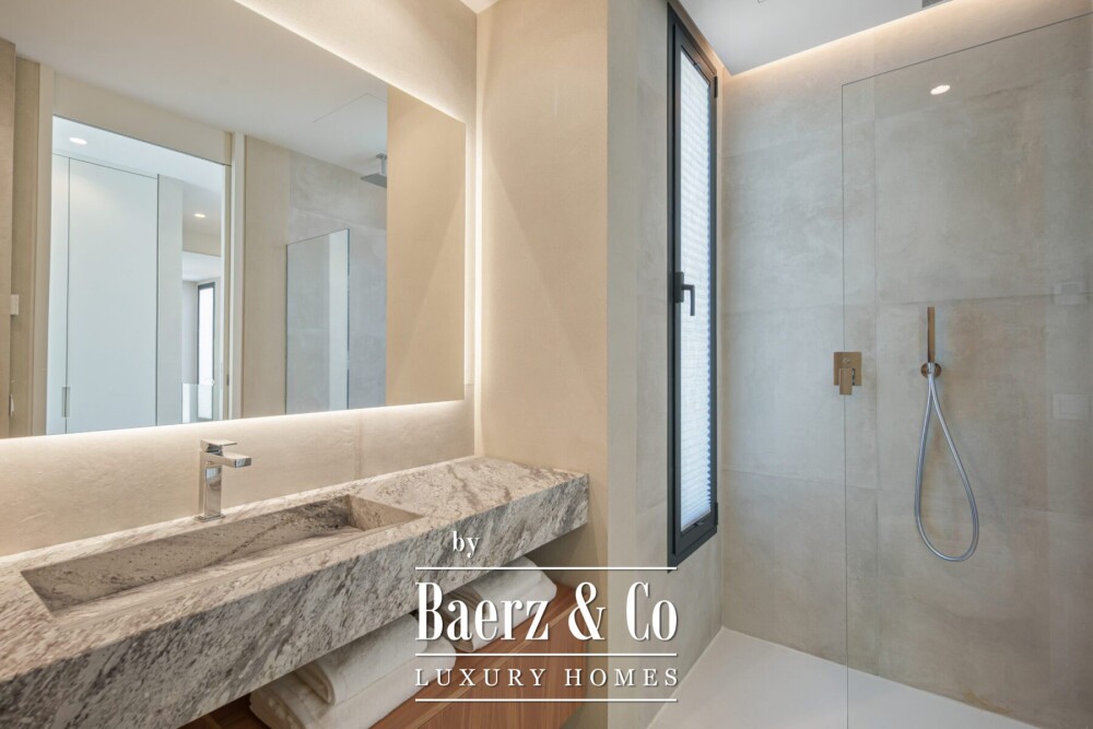 Villa - New Golden Mile - Estepona East - Ref: 8739 image