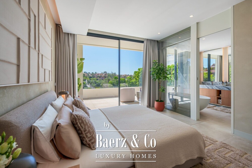 Villa - New Golden Mile - Estepona East - Ref: 8739 image