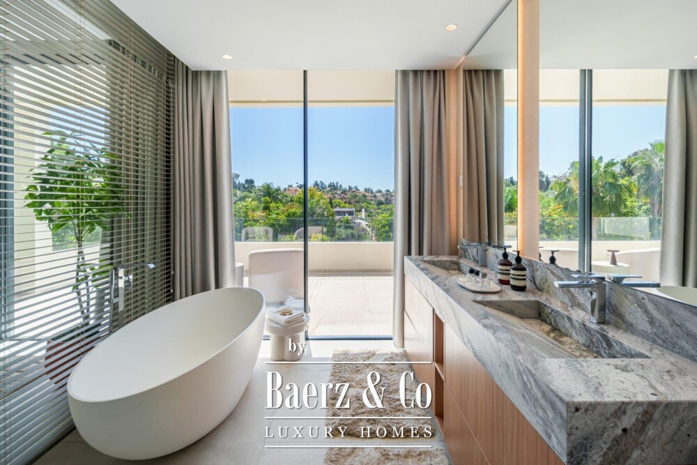 Villa - New Golden Mile - Estepona East - Ref: 8739 image