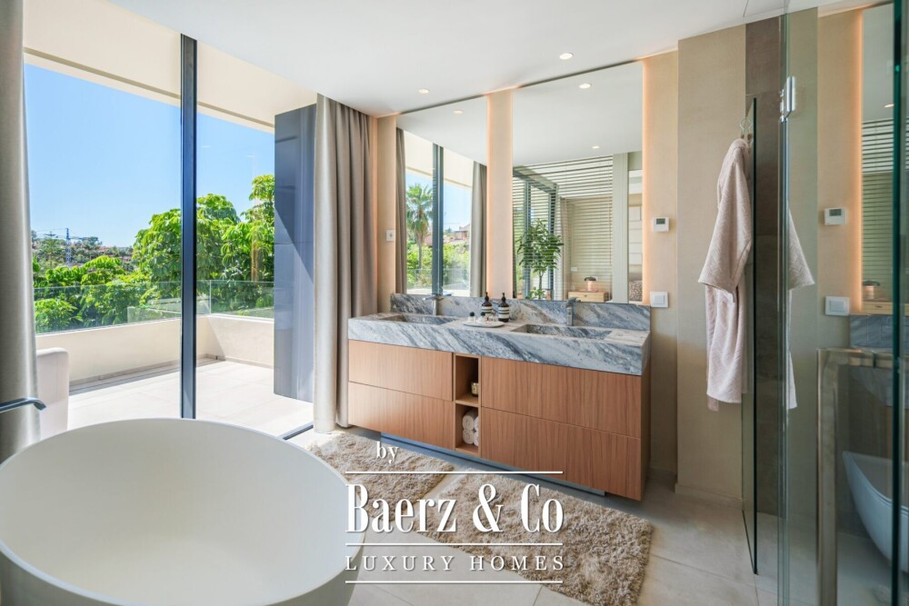 Villa - New Golden Mile - Estepona East - Ref: 8739 image