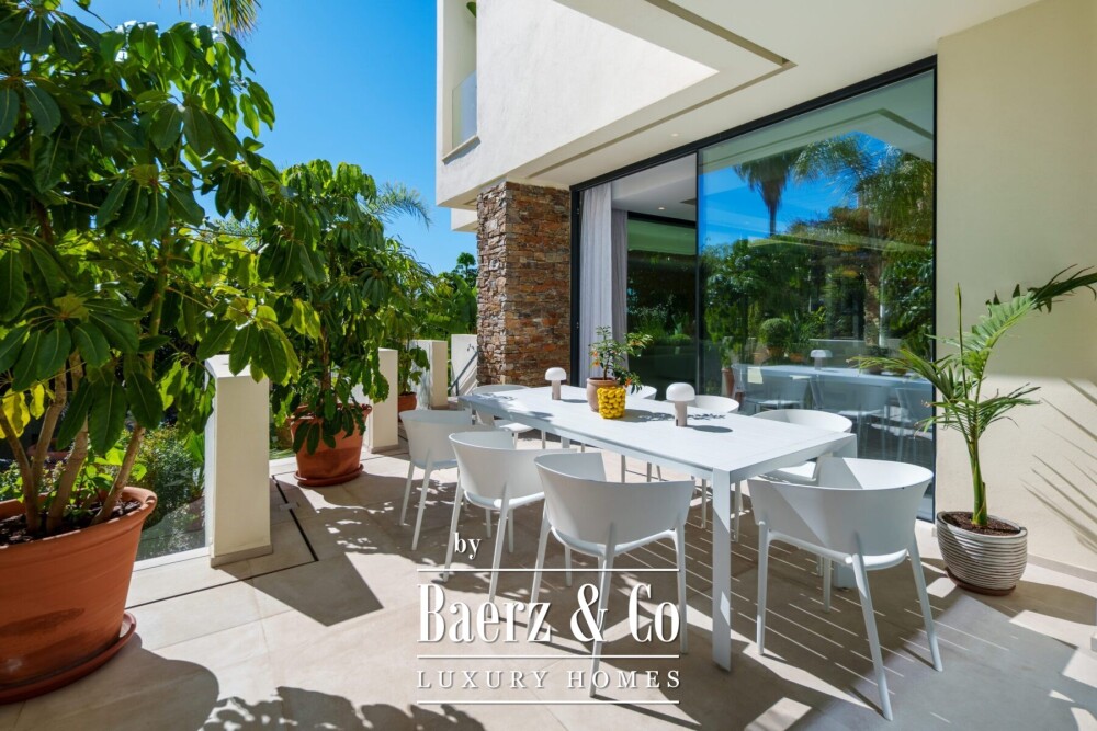 Villa - New Golden Mile - Estepona East - Ref: 8739 image