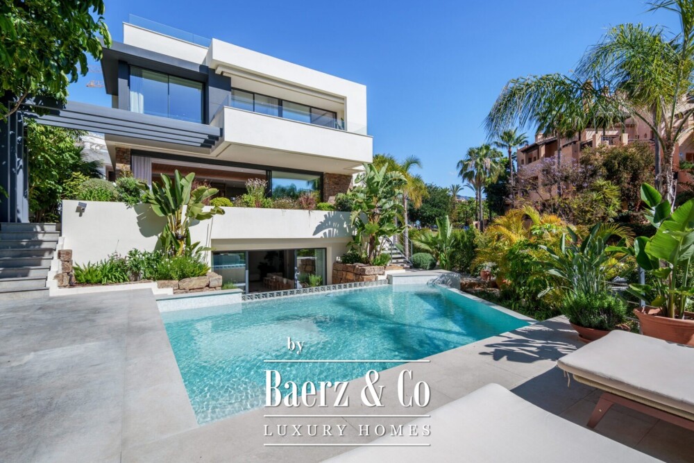 Villa - New Golden Mile - Estepona East - Ref: 8739 image
