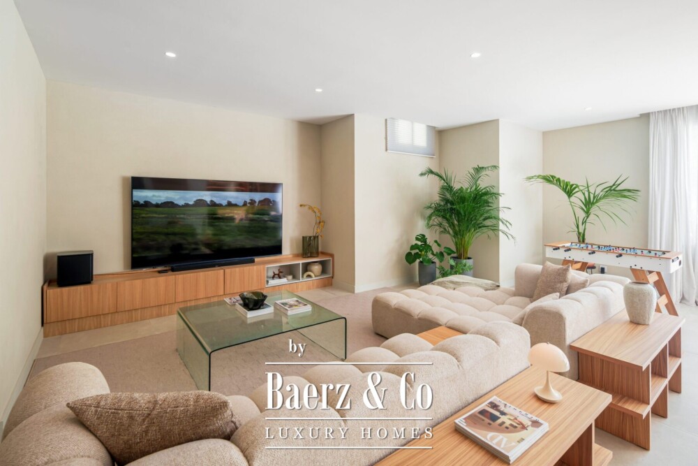 Villa - New Golden Mile - Estepona East - Ref: 8739 image