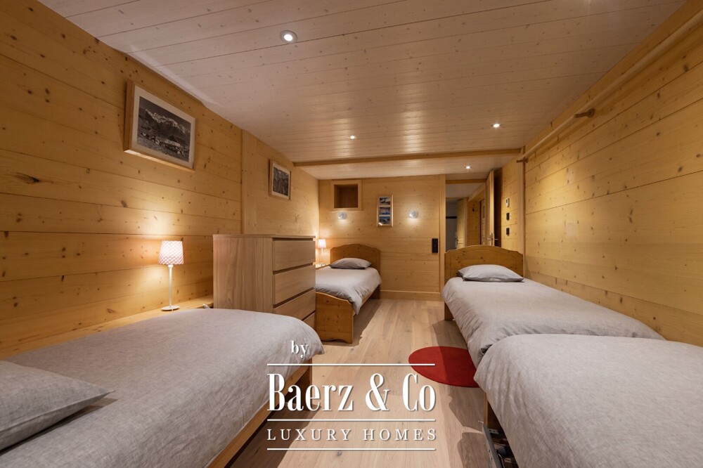 5-bedroom chalet - Ski-in/ski-out image