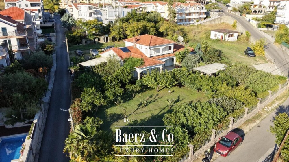 Villa in Herceg Novi Near the Yacht Marina image