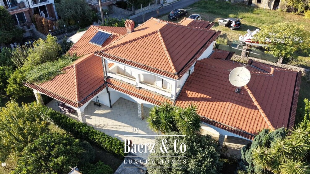 Villa in Herceg Novi Near the Yacht Marina image
