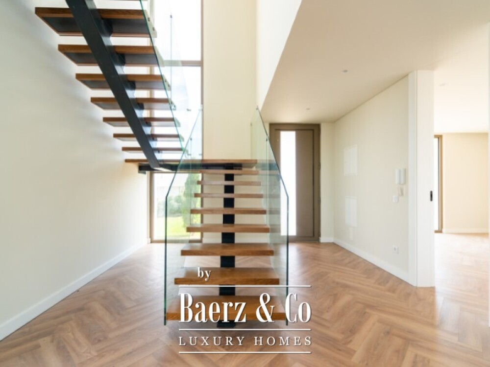 Brand-New Contemporary Villa in São João das Lampas, Close to the Beach image