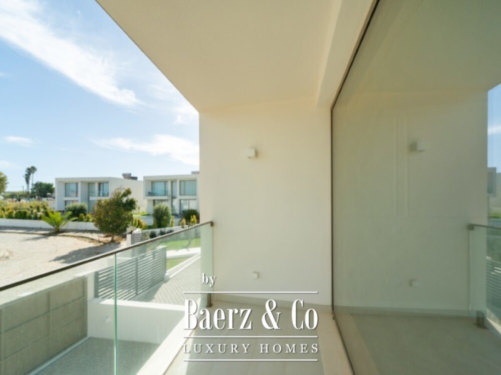 Brand-New Contemporary Villa in São João das Lampas, Close to the Beach image