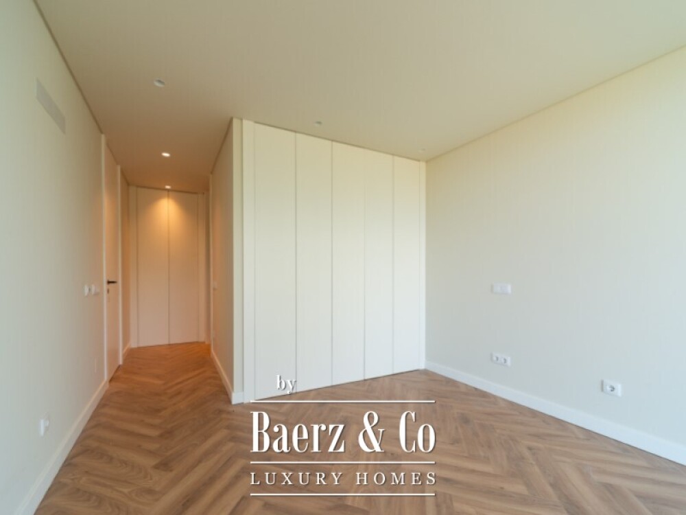 Brand-New Contemporary Villa in São João das Lampas, Close to the Beach image