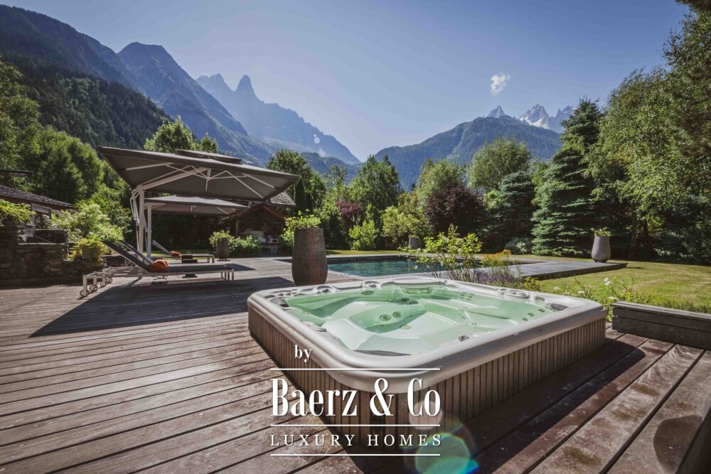 Prestigious 7-room chalet - Unobstructed views of Mont-Blanc image