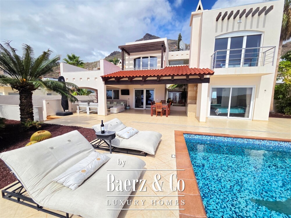 Exclusive villa situated in prestigious residential area Tenerife image