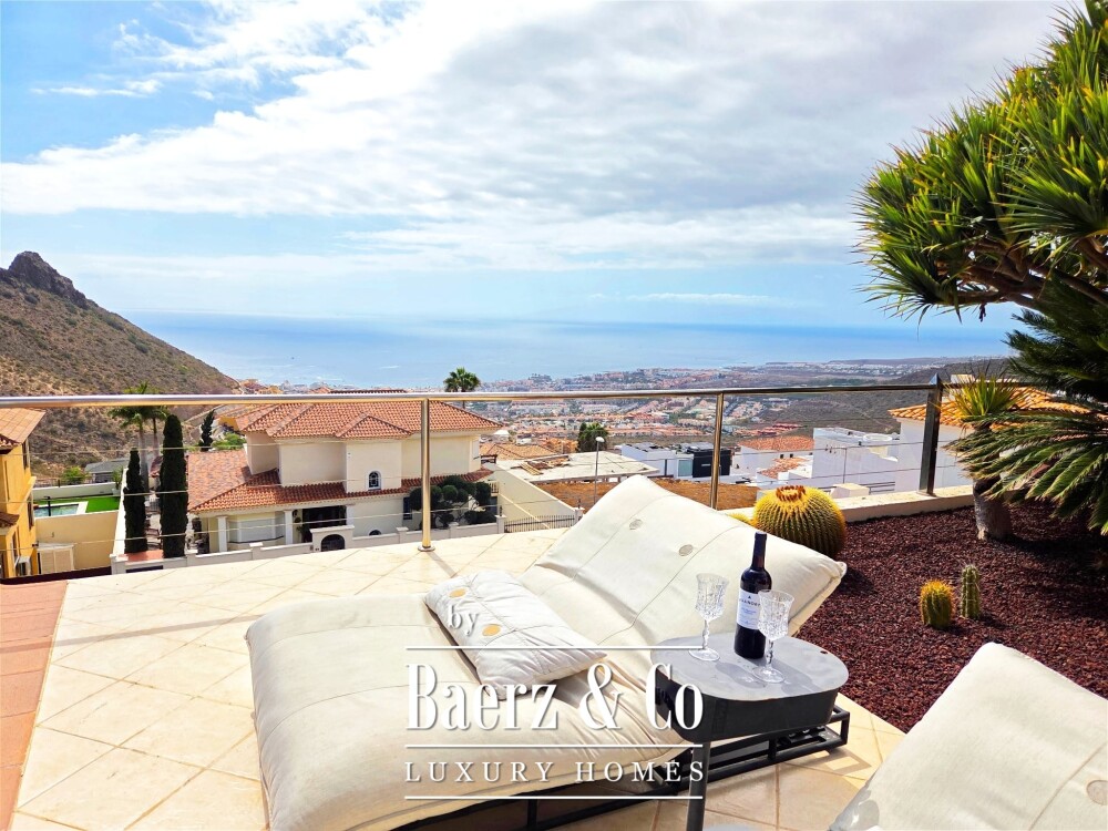 Exclusive villa situated in prestigious residential area Tenerife image
