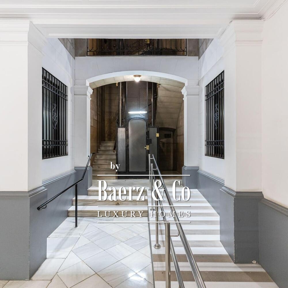 EXCLUSIVE RENOVATED RESIDENCE IN THE QUADRAT D OR · €1,790,000 image