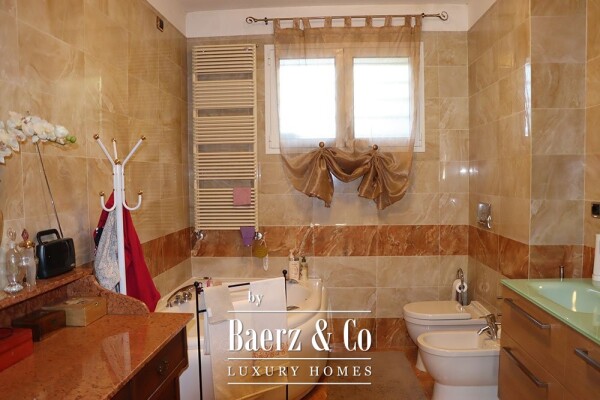 photo 34 Villa for sale 244 m²