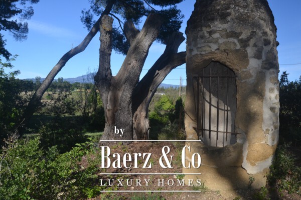 photo 24 Historic manor house overlooking Mont Ventoux