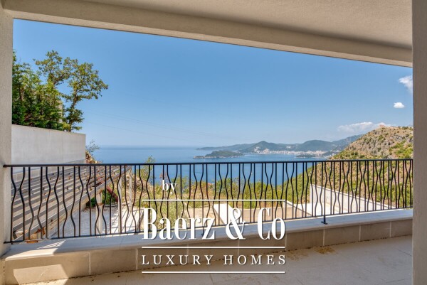 photo 17 Elegant Villa with Majestic Views, Pool, Gym & Sauna