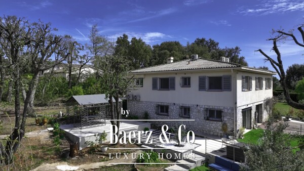 photo 3 EXCLUSIVELY Beautiful villa located in the popular and secure residential area of ​​