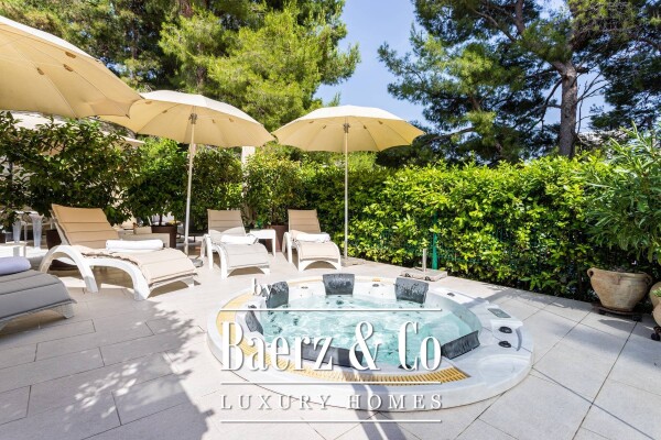 photo 8 Podstrana, a unique villa in the most desirable location in Split